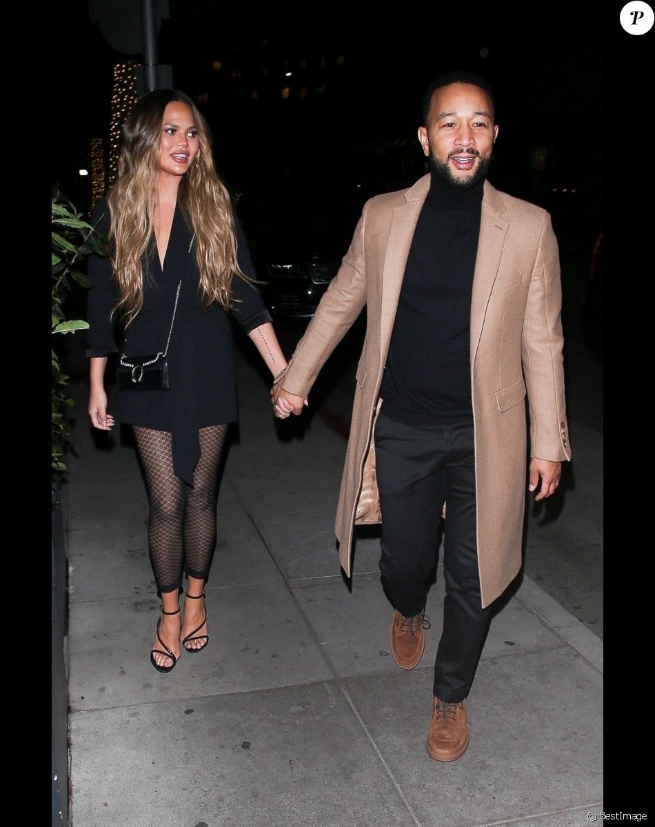 Chrissy Teigen et son mari John Legend sont allés diner en amoureux au restaurant Madeo dans le quartier de Beverly Hills à Los Angeles, le 27 février 2020