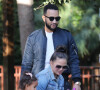 Chrissy Teigen et John Legend passent un moment en famille au parc de Beverly Hills avec leurs enfants Miles et Luna le 7 mars 2020. 