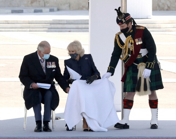 Le prince Charles et Camilla Parker Bowles, duchesse de Cornouailles, lors de la parade militaire célébrant le bicentenaire de l'indépendance de la Grèce. Le 25 mars 2021.