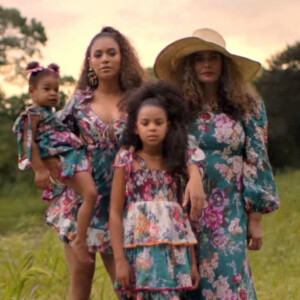 Beyoncé, ses filles Blue Ivy et Rumi, et sa mère Tina Knowles dans le clip de sa chanson "Brown Skin Girl".