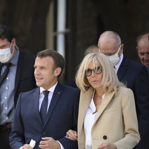 Le Président de la République Emmanuel Macron et sa femme la Première Dame Brigitte Macron sont allés voter à la Mairie du Touquet-Paris-Plage lors du second tour des élections municipales, le 28 juin 2020. © Eliot Blondet/Pool/Bestimage