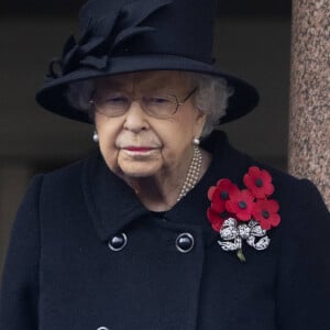 La reine Elizabeth II d'Angleterre - La famille royale au balcon du Cenotaph lors de la journée du souvenir (Remembrance day) à Londres le 8 novembre 2020