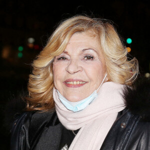 Exclusif - La chanteuse Nicoletta quitte les studios de RTL à Paris le 8 février 2021 © Panoramic / Bestimage 