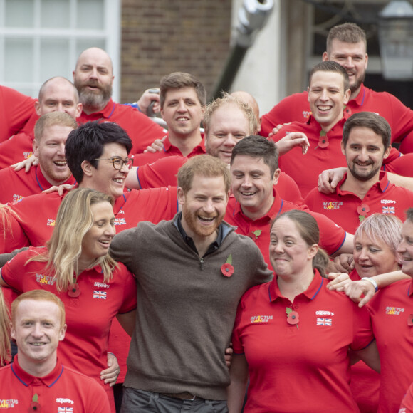 Le prince Harry, duc de Sussex, rencontre l'équipe représentant l'Angleterre aux Invictus Games 2019 à La Haye. Londres, le 29 octobre 2019.