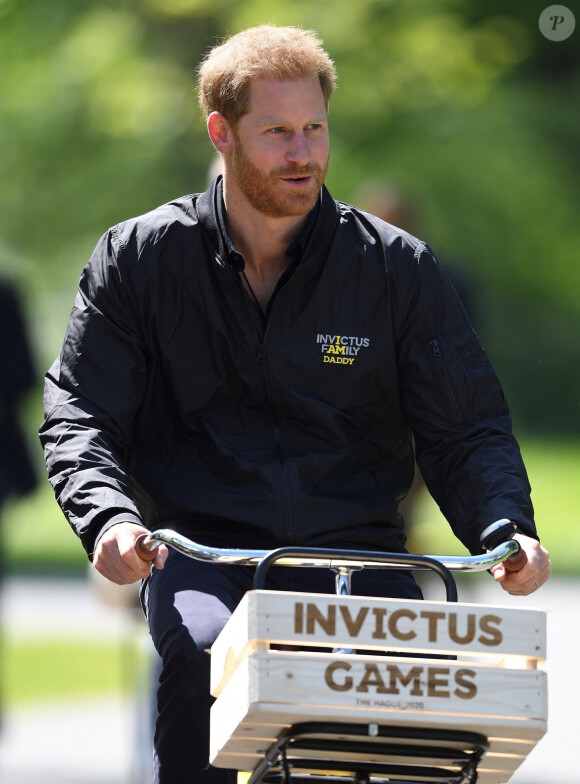 Le prince Harry, duc de Sussex, présente le programme des Invictus Games 2020 qui auront lieu aux Pays-Bas, les jeux qu'il a créés pour les soldats blessés au combat à La Haye, Pays-Bas, le 9 mai 2019.