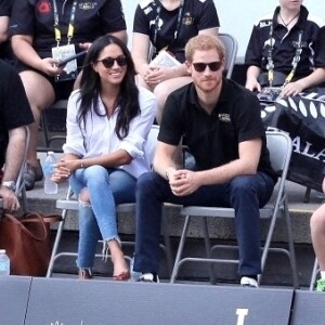 Le prince Harry et sa compagne Meghan Markle lors de leur première apparition officielle lors de la finale de tennis en chaise roulante pendant les Invictus Games 2017 à Toronto, le 25 septembre 2017.