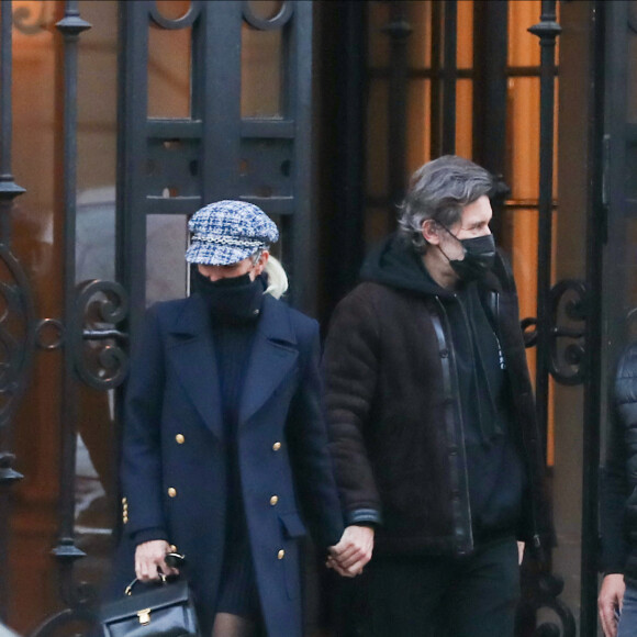 Exclusif - Laeticia Hallyday et son compagnon Jalil Lespert à Paris le 26 novembre 2020.