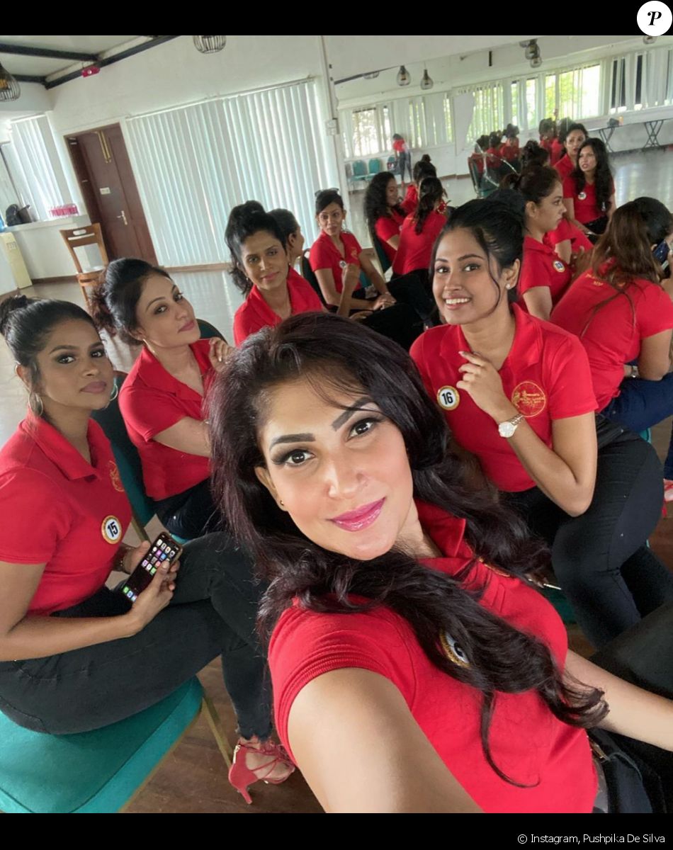 Pushpika De Silva et les candidates de Miss Sri Lanka Monde. Février 2021.