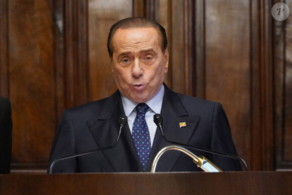 Silvio Berlusconi parle à la presse, en Italie. Livio Anticoli/Inside / Panoramic / Bestimage 