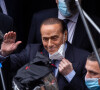 Silvio Berlusconi parle à la presse avant d'entrer à la chambre des députés à Rome le 9 février 2021 