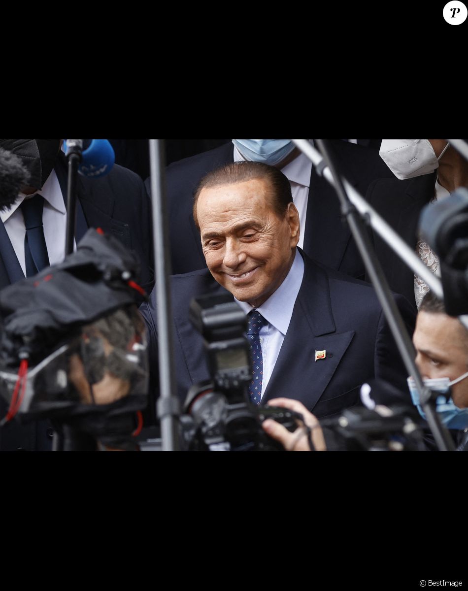 L'ancien Premier ministre italien et chef du parti de droite Forza Italia Silvio Berlusconi arrive au palais de Montecitorio à Rome, Italy, le 9 février 2021. © Vincenzo Livieri/Zuma Press/Bestimage