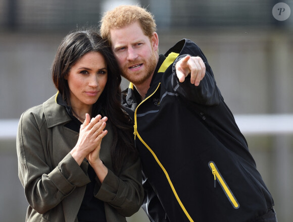 Le prince Harry et Meghan Markle lors d'une rencontre avec des athlètes des Invictus Games à l'université de Bath le 6 avril 2018.