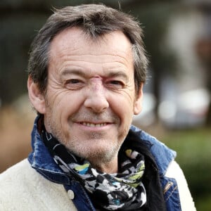 Jean-Luc Reichmann lors du photocall de la série "Léo Matteï, Brigade des mineurs" lors du 22ème Festival des créations télévisuelles de Luchon, France. © Patrick Bernard/Bestimage 