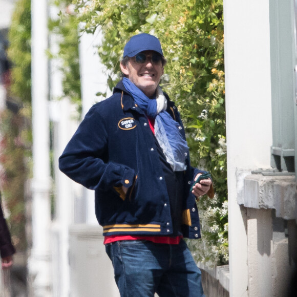 Exclusif - Jean-Luc Reichmann se rend à son parking pour récupérer sa voiture à Paris. Le 16 mai 2020.