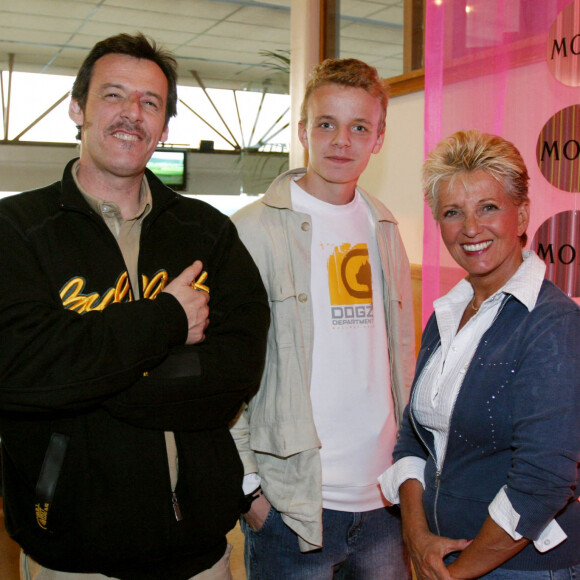 Jean-Luc Reichmann, son fils Hugo et Pierrette Bres - Soirée Bulles à l'hippodrome de Vincennes.