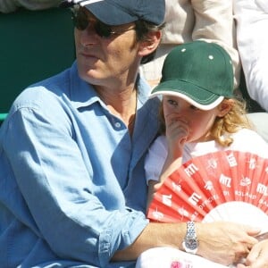Jean-Luc Reichmann et sa fille au tournoi de tennis de Roland-Garros. 2002.