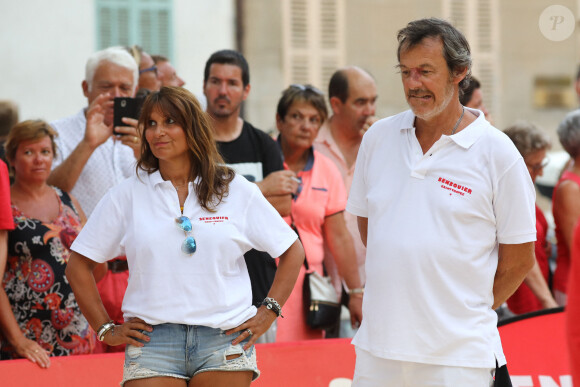 Jean-Luc Reichmann et sa femme Nathalie - Trophée de pétanque "Sénéquier 209" sur la place des Lices à Saint-Tropez. Le 22 août 2019.