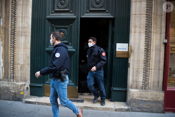 Exclusif - Perquisition au domicile de Pierre-Jean Chalençon par les équipes de la Brigade de répression de la délinquance contre la personne (BRDP) au Palais Vivienne à Paris, France, le 8 avril 2021.