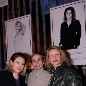 Exclusif - Emilie Dequenne, Sandrine Bonnaire et Alexandra Lamy au vernissage de l'exposition photos "Libres et égales" à l'occasion de la journée internationale des droits des femmes sur les grilles de la cour d'appel à Paris, France, le 6 mars 2020.© Rachid Bellak/Bestimage 