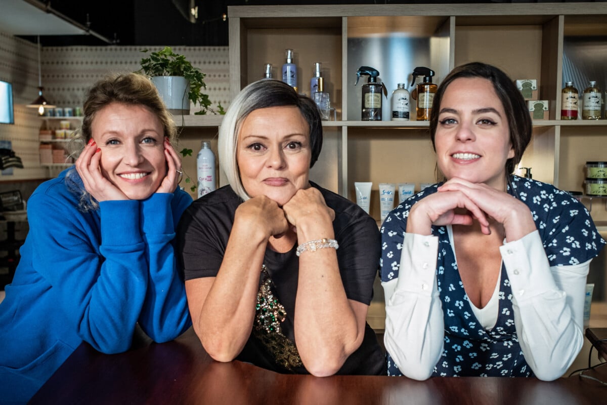 Photo : Exclusif - Alexandra Lamy, Muriel Robin et Anouchka Delon  (enceinte) - Sketch Le salon de coiffure - Backstage du tournage du film 