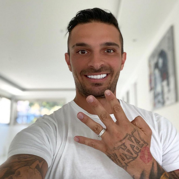 Julien Tanti révèle avoir déménagé à Dubaï avec Manon et leurs deux enfants, Tiago et Angelina, après avoir été cambriolé et braqué plusieurs fois à Marseille - Instagram.