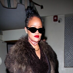 Rihanna quitte le restaurant "Delilah"vers 3 h 30 du matin à Los Angeles, le 12 avril 2021, après un rendez-vous galant avec A$AP Rocky.