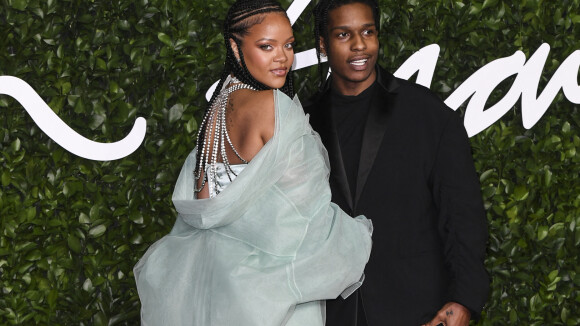 Rihanna et A$AP Rocky en couple : une trace de rouge à lèvres qui ne trompe pas...