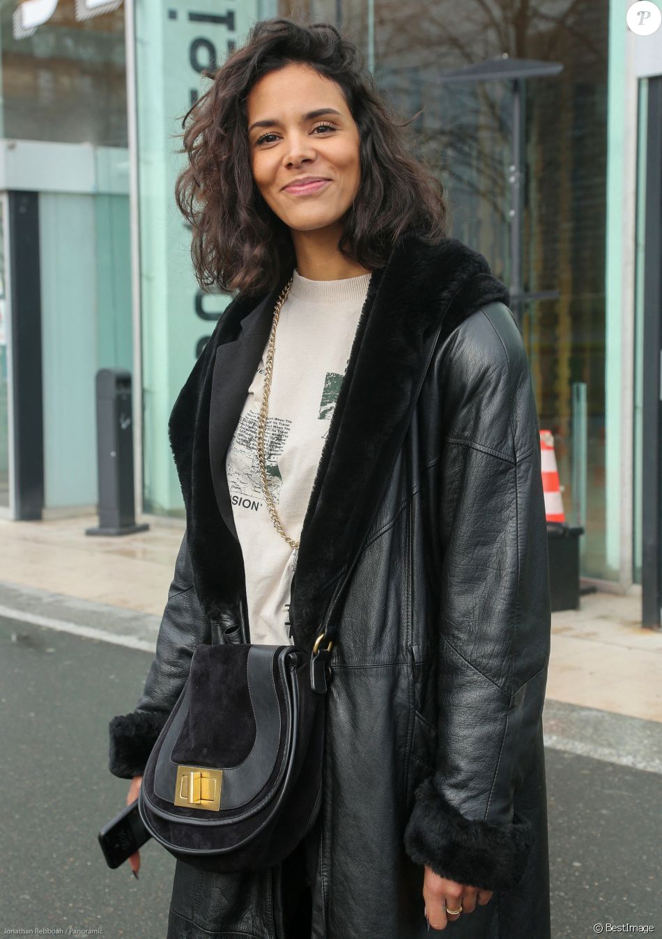 Exclusif - Shy'm arrive dans les studios de Radio France à Paris, le 12 mars 2020. © Panoramic / Bestimage
