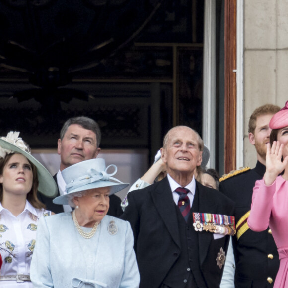 Camilla Parker Bowles, duchesse de Cornouailles, le prince Charles, prince de Galles, la princesse Eugenie d'York, La reine Elisabeth II d'Angleterre, Le prince Philip, duc d'Edimbourg, le prince Harry, Catherine Kate Middleton , duchesse de Cambridge, la princesse Charlotte, le prince George et le prince William, duc de Cambridge - La famille royale d'Angleterre assiste à la parade "Trooping the colour" à Londres le 17 juin 2017.