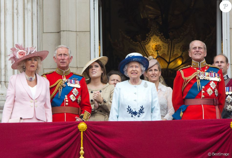 Camilla Parker Bowles, la duchesse de Cornouailles, le prince Charles, la princesse Eugenie d'York, la princesse Anne, Vice Amiral Timothy Laurence, la reine Elisabeth II, Sophie la comtesse de Wessex, le prince Philip, duc d'Edimbourg - La famille royale britannique réunie pour présider le traditionnel Trooping the Colour à Londres, le 14 juin 2014.