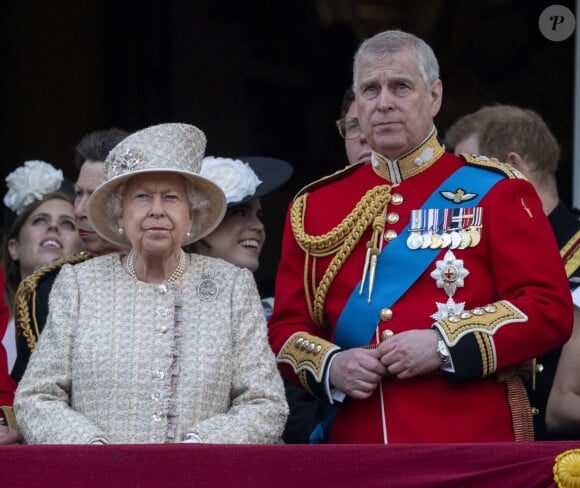 La reine Elisabeth II d'Angleterre, le prince Andrew, duc d'York - La famille royale au balcon du palais de Buckingham lors de la parade Trooping the Colour 2019, célébrant le 93ème anniversaire de la reine Elisabeth II, Londres, le 8 juin 2019. 
