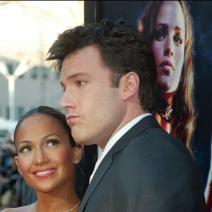 Ben Affleck et Jennifer Lopez à l'avant-première du film "Daredevil" à Westwood, le 10 février 2003.