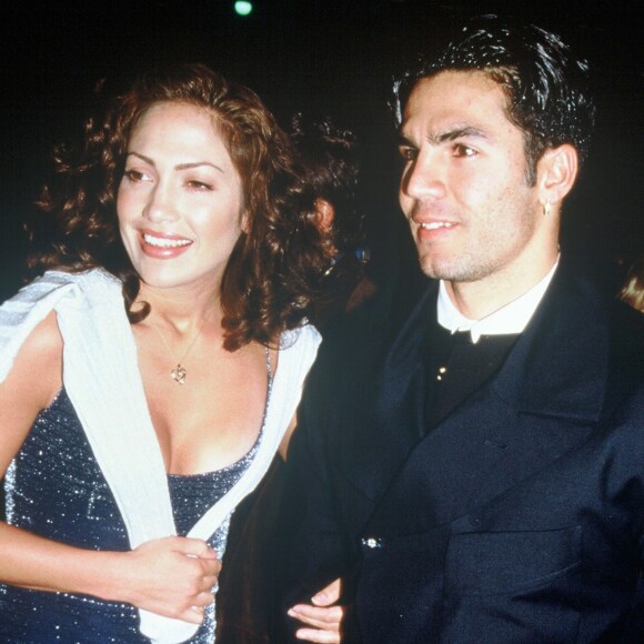 Jennifer Lopez et son premier mari Ojani Noa, en 1997 à Hollywood.