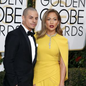 Jennifer Lopez et Casper Smart à La 73ème cérémonie annuelle des Golden Globe Awards à Beverly Hills, le 10 janvier 2016.