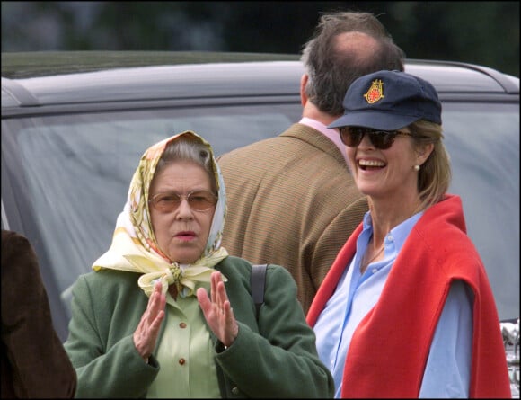 Elizabeth II et Lady Penny Romsey à Windsor en 2002.