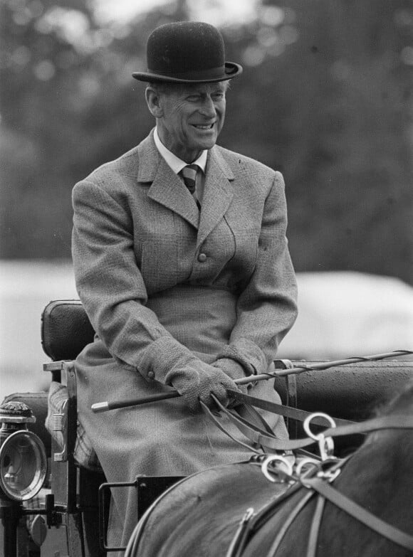 Le prince Philip, duc d'Edimbourg sur un attelage en mai 1987.