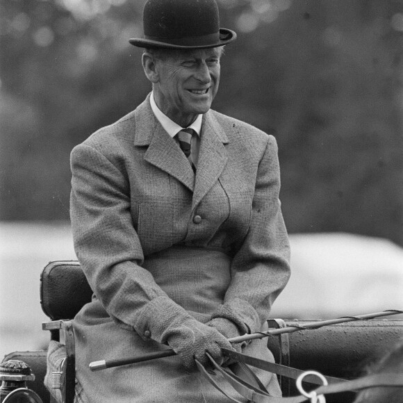 Le prince Philip, duc d'Edimbourg sur un attelage en mai 1987.