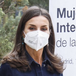 La reine Letizia d'Espagne assiste à la présentation du rapport "Groupe de travail sur le rôle des femmes dans l'internationalisation de l'économie espagnole", au Ministère de l'industrie, du commerce et du tourisme. Madrid, le 16 avril 2021.