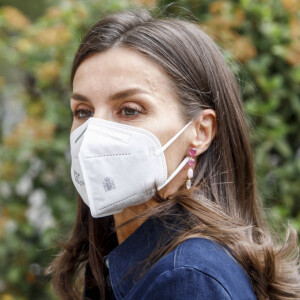 La reine Letizia d'Espagne assiste à la présentation du rapport "Groupe de travail sur le rôle des femmes dans l'internationalisation de l'économie espagnole", au Ministère de l'industrie, du commerce et du tourisme. Madrid, le 16 avril 2021.