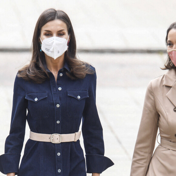 La reine Letizia d'Espagne assiste à la présentation du rapport "Groupe de travail sur le rôle des femmes dans l'internationalisation de l'économie espagnole", au Ministère de l'industrie, du commerce et du tourisme. Madrid, le 16 avril 2021.