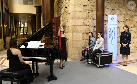 La reine Letizia d'Espagne visite les activités des cours d'été de l'École internationale de musique de la Fondation Princesse des Asturies à l'Auditorium Prince Felipe à Oviedo en Espagne, le 26 juillet 2018. © Jack Abuin via ZUMA / Bestimage