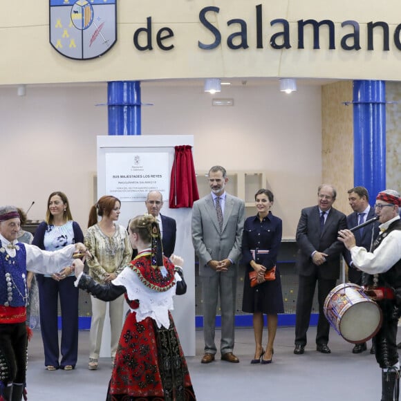 Le roi Felipe VI et la reine Letizia d'Espagne inaugurent le salon "Salamaq'18" à Salamanque en Espagne le 5 septembre 2018.