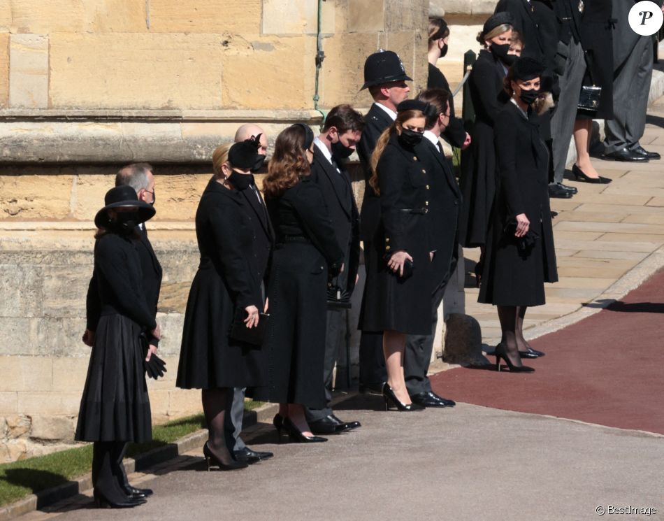 Catherine Kate Middleton, la duchesse de Cambridge, Zara Phillips (Tindall) et Mike Tindall, la princesse Eugenie d'York et son mari Jack Brooksbank, la princesse Beatrice d'York et son mari Edoardo Mapelli Mozzi - Arrivées aux funérailles du prince Philip, duc d'Edimbourg à la chapelle Saint-Georges du château de Windsor, le 17 avril 2021.