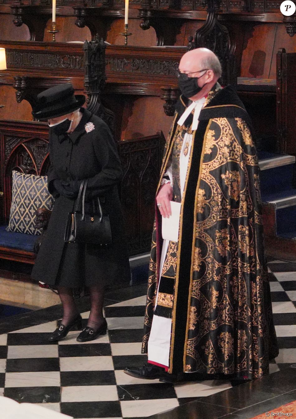 La reine Elisabeth II d'Angleterre et le doyen de Windsor - Funérailles du prince Philip, duc d'Edimbourg à la chapelle Saint-Georges du château de Windsor, Royaume Uni, le 17 avril 2021.