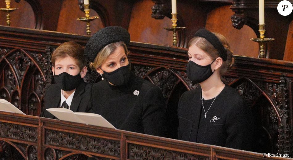 James Mountbatten-Windsor, Sophie Rhys-Jones, comtesse de Wessex, et Louise Mountbatten-Windsor (Lady Louise Windsor) - Funérailles du prince Philip, duc d'Edimbourg à la chapelle Saint-Georges du château de Windsor, Royaume Uni, le 17 avril 2021.