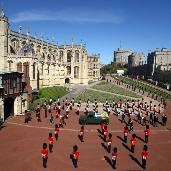 Le prince Charles, prince de Galles, le prince Andrew, duc d'York, le prince William, duc de Cambridge, David Armstrong-Jones, comte de Snowdon, Peter Phillips, la princesse Anne, le prince Edward, comte de Wessex, le prince Harry, duc de Sussex, Sir Timothy Laurence - Arrivées aux funérailles du prince Philip, duc d'Edimbourg à la chapelle Saint-Georges du château de Windsor, le 17 avril 2021.
