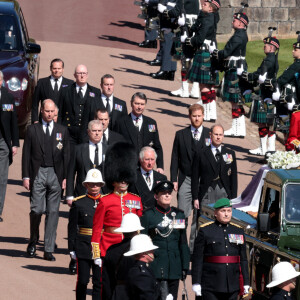 Le prince Charles, prince de Galles, le prince Andrew, duc d'York, le prince William, duc de Cambridge, David Armstrong-Jones, comte de Snowdon, Peter Phillips, la princesse Anne, le prince Edward, comte de Wessex, le prince Harry, duc de Sussex, Sir Timothy Laurence - Arrivées aux funérailles du prince Philip, duc d'Edimbourg à la chapelle Saint-Georges du château de Windsor, le 17 avril 2021.