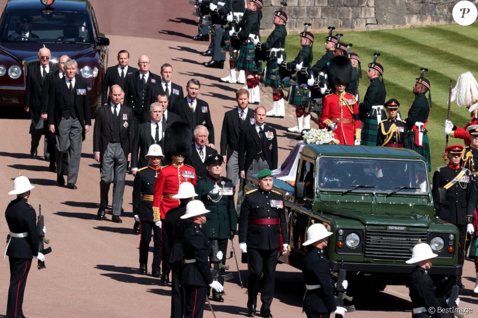Le prince Charles, prince de Galles, le prince Andrew, duc d'York, le prince William, duc de Cambridge, David Armstrong-Jones, comte de Snowdon, Peter Phillips, la princesse Anne, le prince Edward, comte de Wessex, le prince Harry, duc de Sussex, Sir Timothy Laurence - Arrivées aux funérailles du prince Philip, duc d'Edimbourg à la chapelle Saint-Georges du château de Windsor, le 17 avril 2021.
