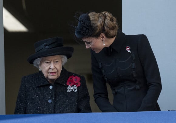 La reine Elisabeth II d'Angleterre, Catherine (Kate) Middleton, duchesse de Cambridge (avec son chapeau Philip Treacy) - La famille royale d'Angleterre lors du National Service of Remembrance à Londres le 10 novembre 2019.