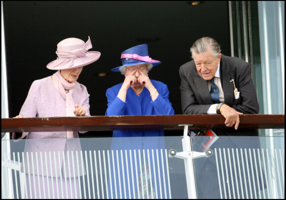 Elizabeth II, la princesse Alexandra et Sir Michael Oswald au Derby d'Epsom 2007.